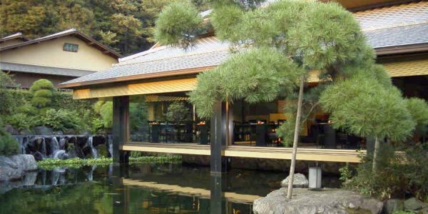 隠れ里車屋　池