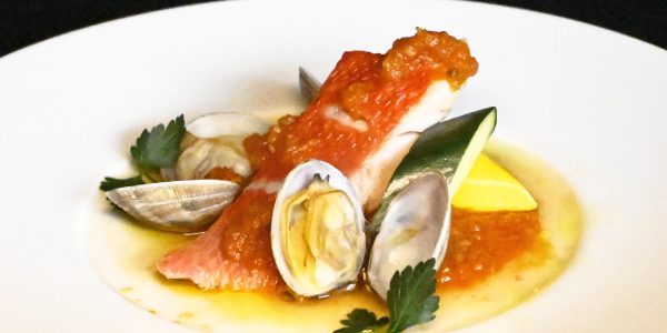 金目鯛ソテー 浅蜊とトマトのラグーソース