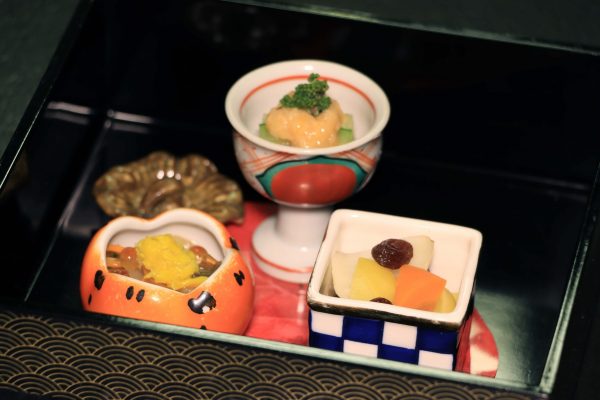 前菜（甘海老昆布〆 胡桃豆腐 他）
