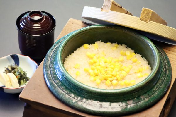 食事（釜焚：玉蜀黍）