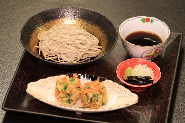 食事（冷やし蕎麦）