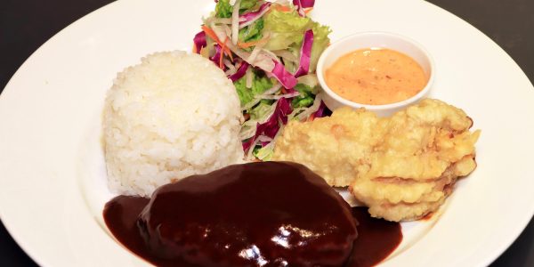 デミグラスハンバーグ＆チキンフリッド（プレートランチ：KG）