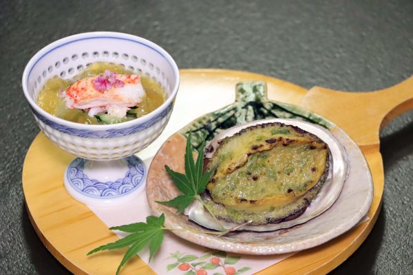 涼風会席 焼物（蝦夷鮑磯風味　毛蟹ゼリー）別館