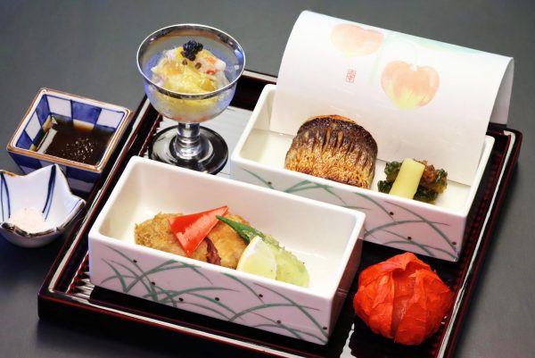 焼物八寸（魚柚庵焼 牛かつ 毛蟹）