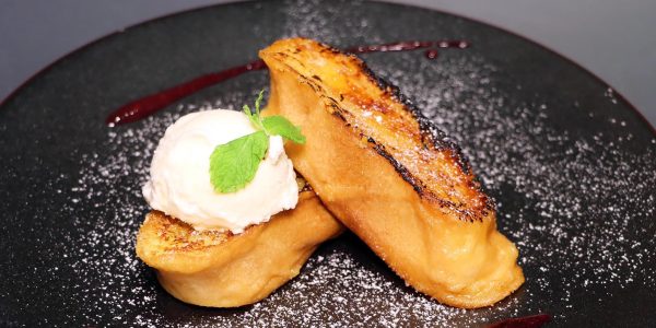 フレンチトースト・ブリュレ仕立　バニラアイス添え