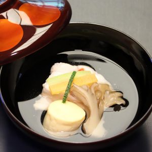 椀盛（鮎魚女葛打ち）