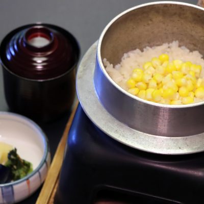 食事（玉蜀黍御飯）