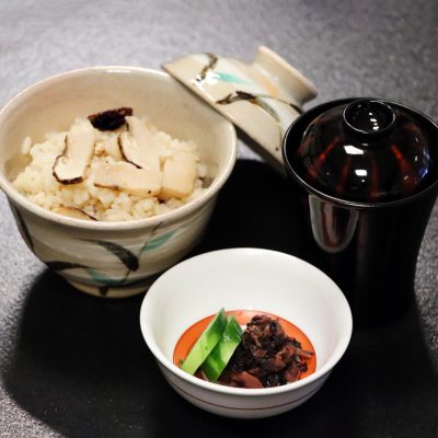  食事（松茸御飯）