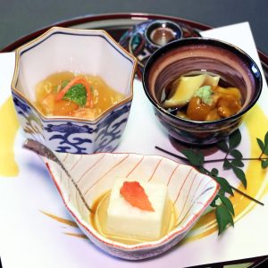 前菜（蝦夷鮑 ずわい蟹 胡麻豆腐）