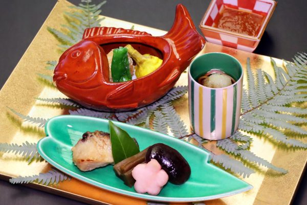 家喜物（小串 海老真薯豊年 紅白うどん）