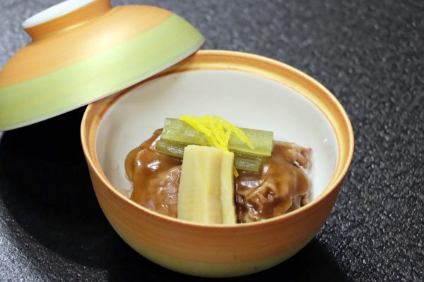 春の彩り会席　煮物（和牛ロースすき煮）