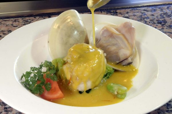 寒平目のムニエル 蛤を使った香り高いサフランソース 寒平目のムニエル 蛤を使った香り高いサフランソース