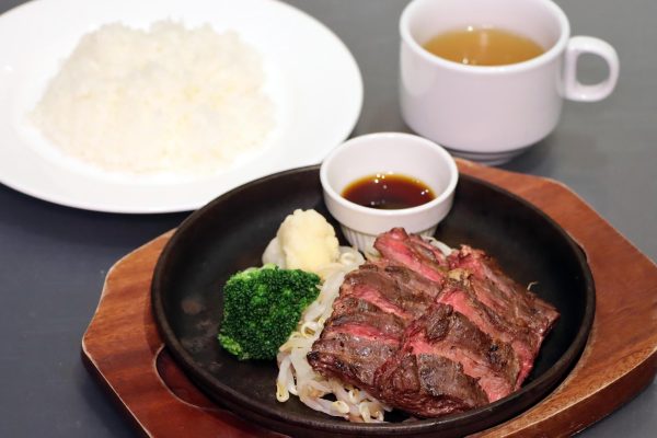 ランチセット（たっぷりハラミのステーキランチ）
