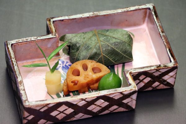 焼物（小串 金平 若桃）