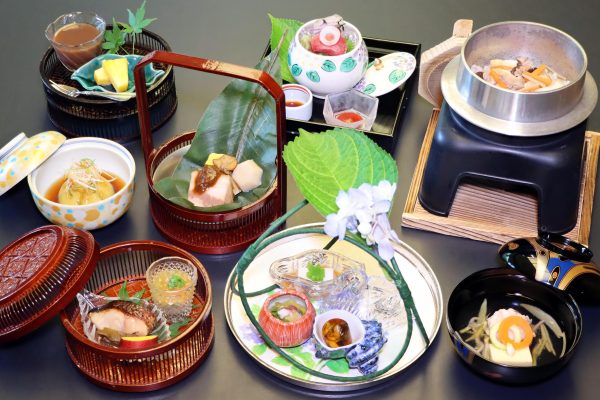 隠れ里御膳（水無月）