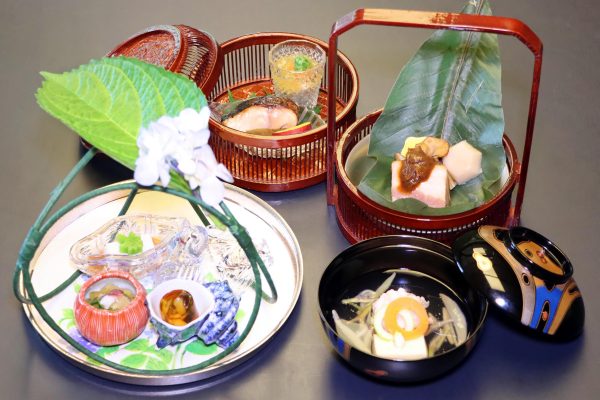 隠れ里御膳（水無月）