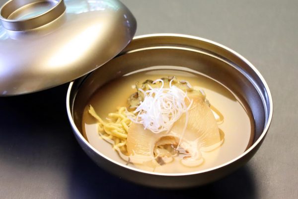 夏会席　椀盛（吉野仕立：蝦夷鮑 鱶鰭）