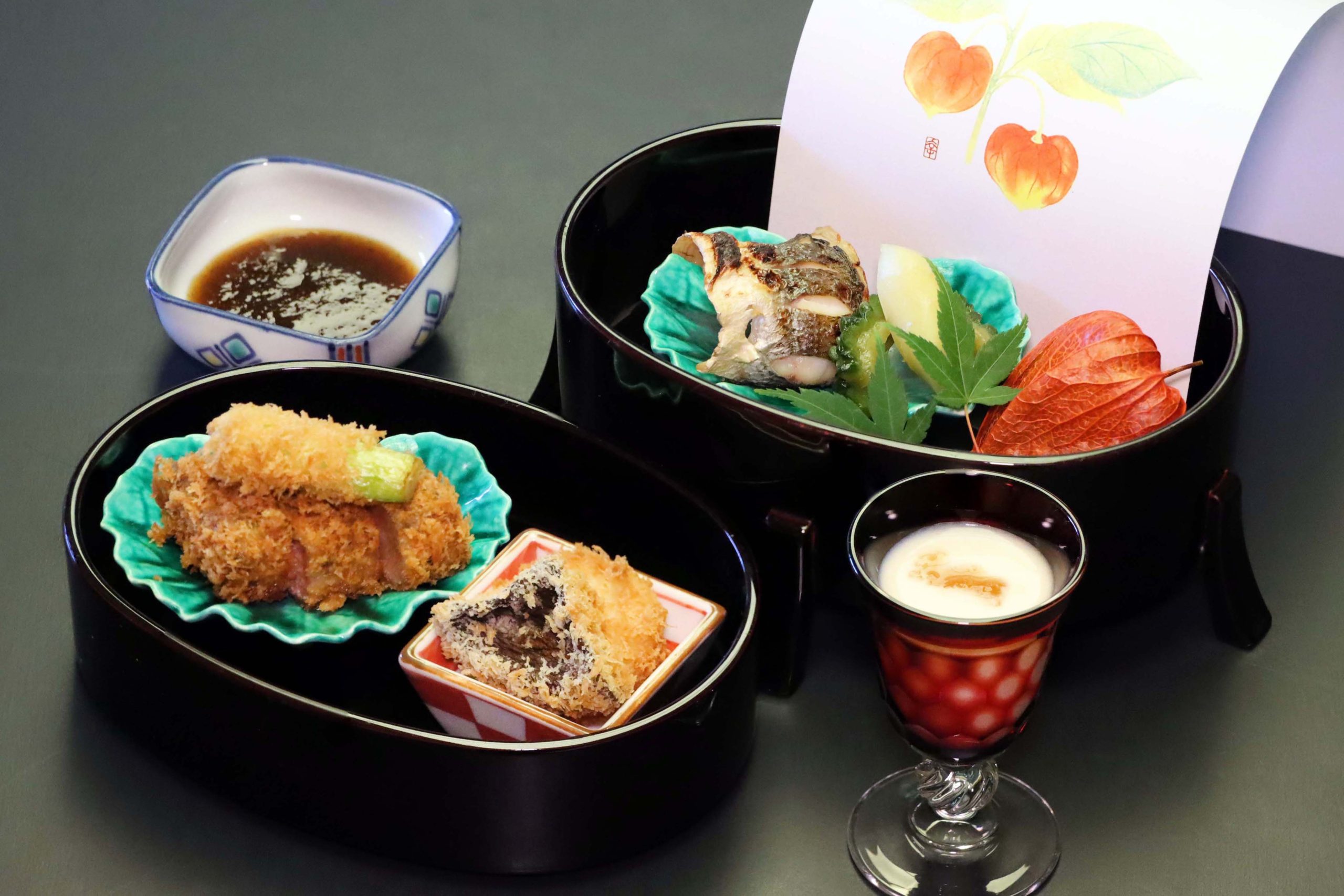 焼物八寸(鱸 牛かつ 桃摺り流し) 焼物八寸(鱸 牛かつ 桃摺り流し)
