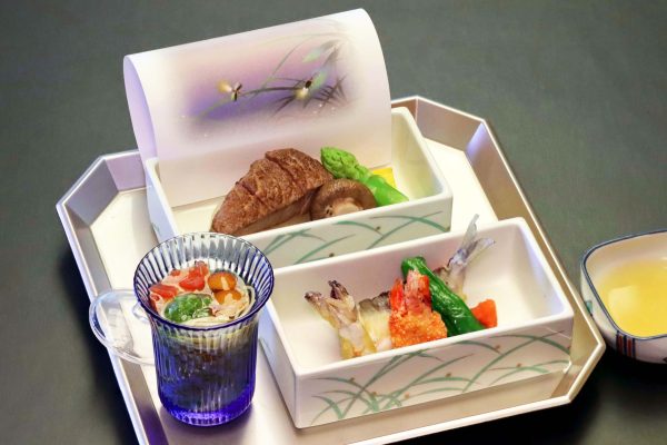 焼物八寸（牛野田焼 鮎二身揚 冷しパスタ）