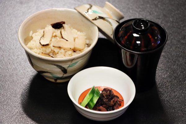 食事（松茸御飯）（別館）
